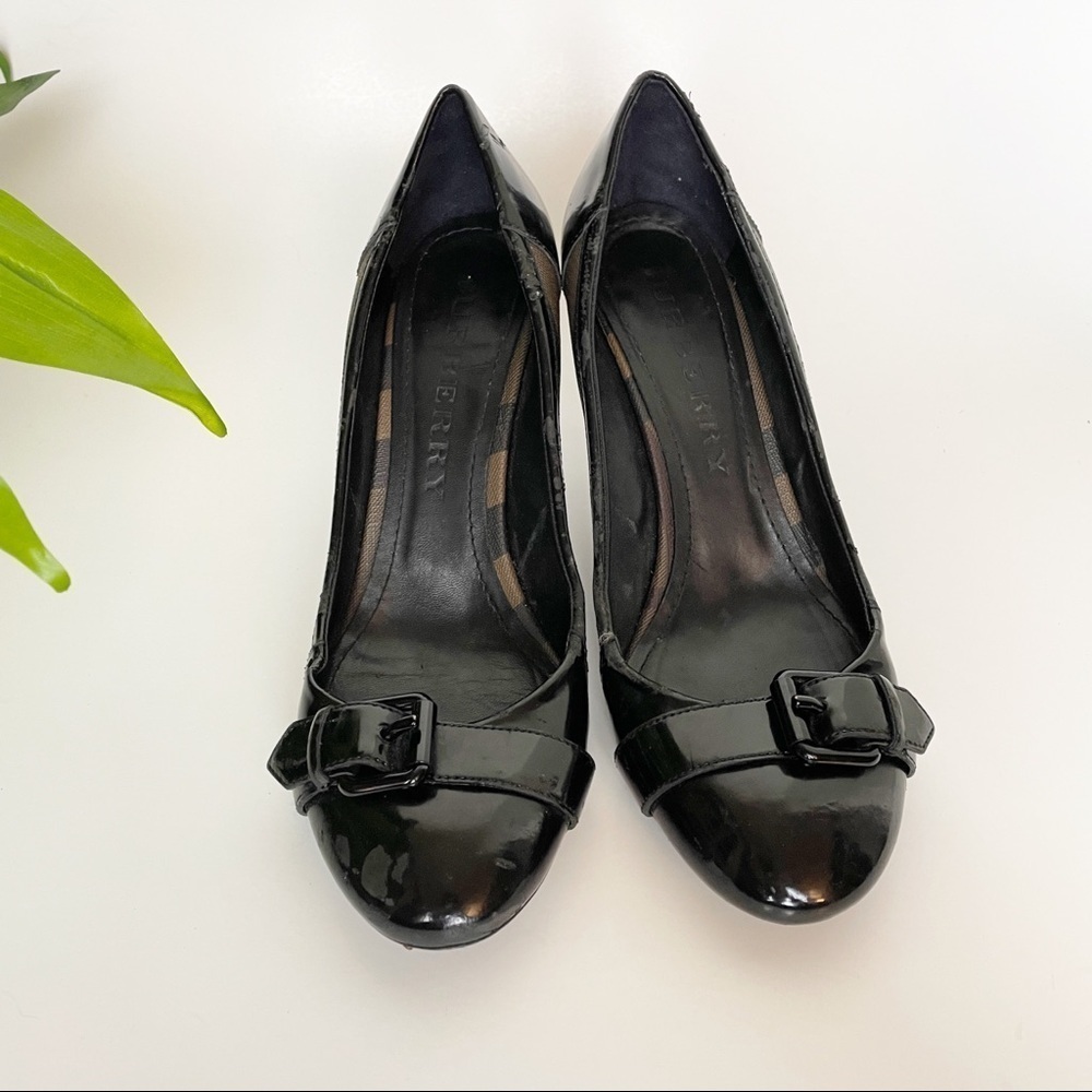 Burberry Black Smoke Check Coated Canvas Patent Leather Buckle Round 39.5 Pumps - Picture 4 of 16